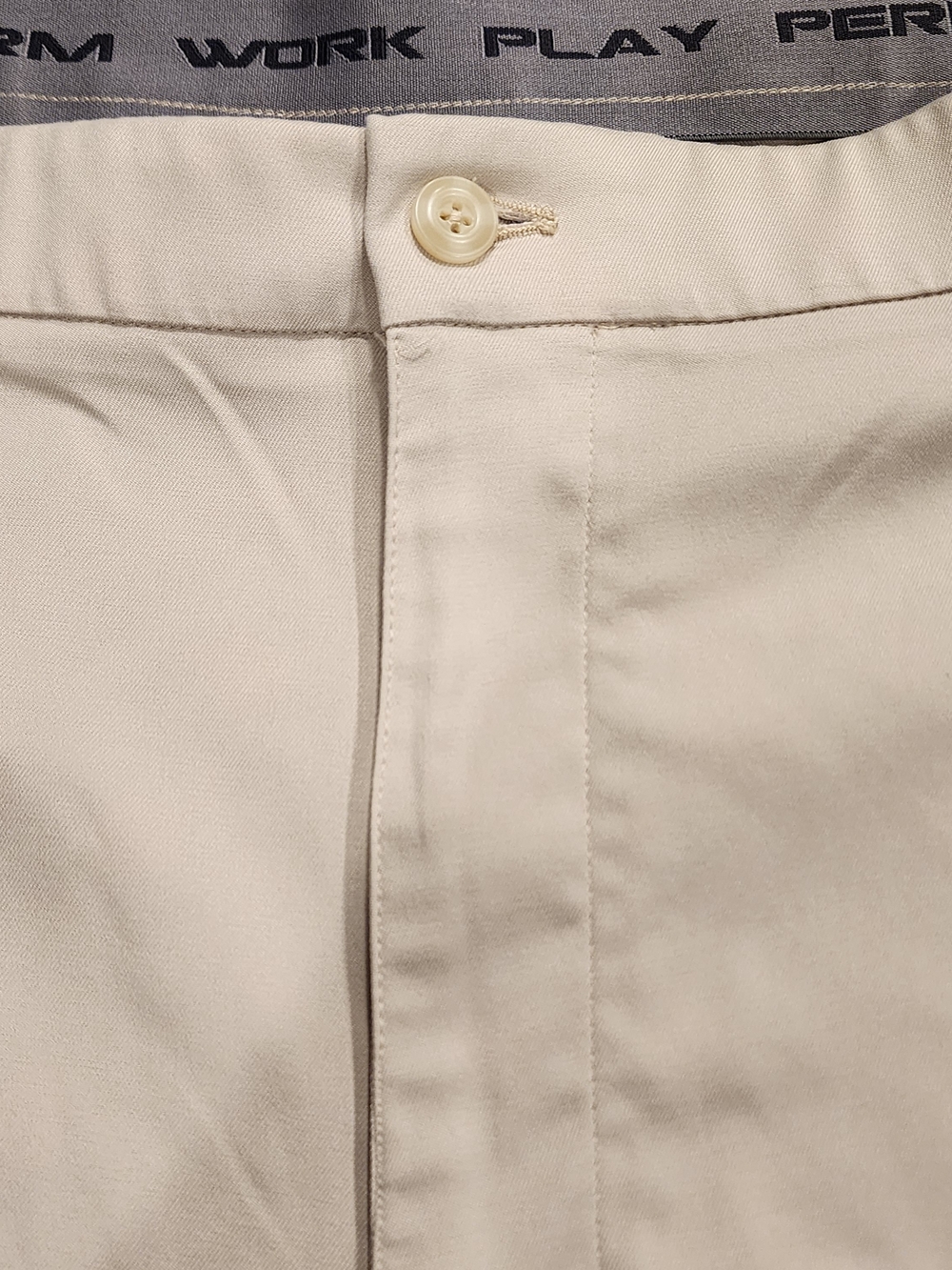 Roundtree & Yorke Tan Performance Shorts Size 44. ITEM 0423263MS